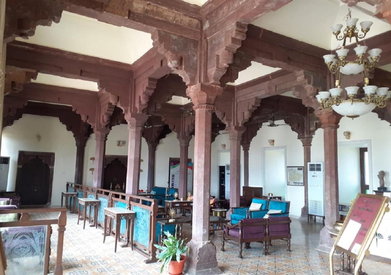 Mpt Sheesh Mahal, Orchha Exterior foto